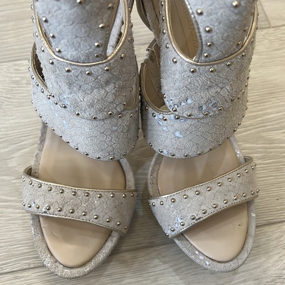 BCBGMaxAzria Beige Gold Studded Zip Up Stiletto—4.5”Heels —Size 8B— - Picture 6 of 12